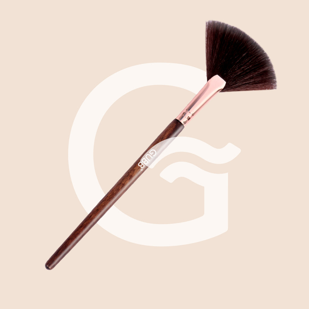 GUBB MAKE UP BRUSH FAN BRUSH